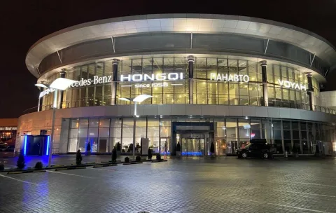 Hongqi, Панавто Запад