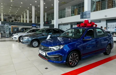 Агат на Комсомольском, Lada