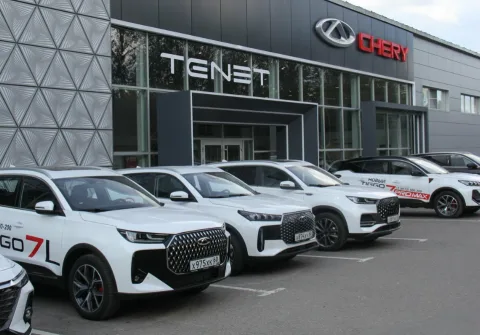 Автосалон 1, Tenet