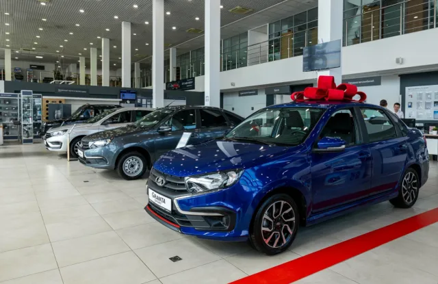 Агат на Комсомольском, Lada